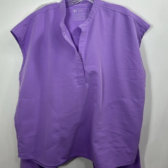Figs Women’s Two Piece Scrub Set Rafaela Top and Kade Pants purple size XL. - Picture 2 of 13